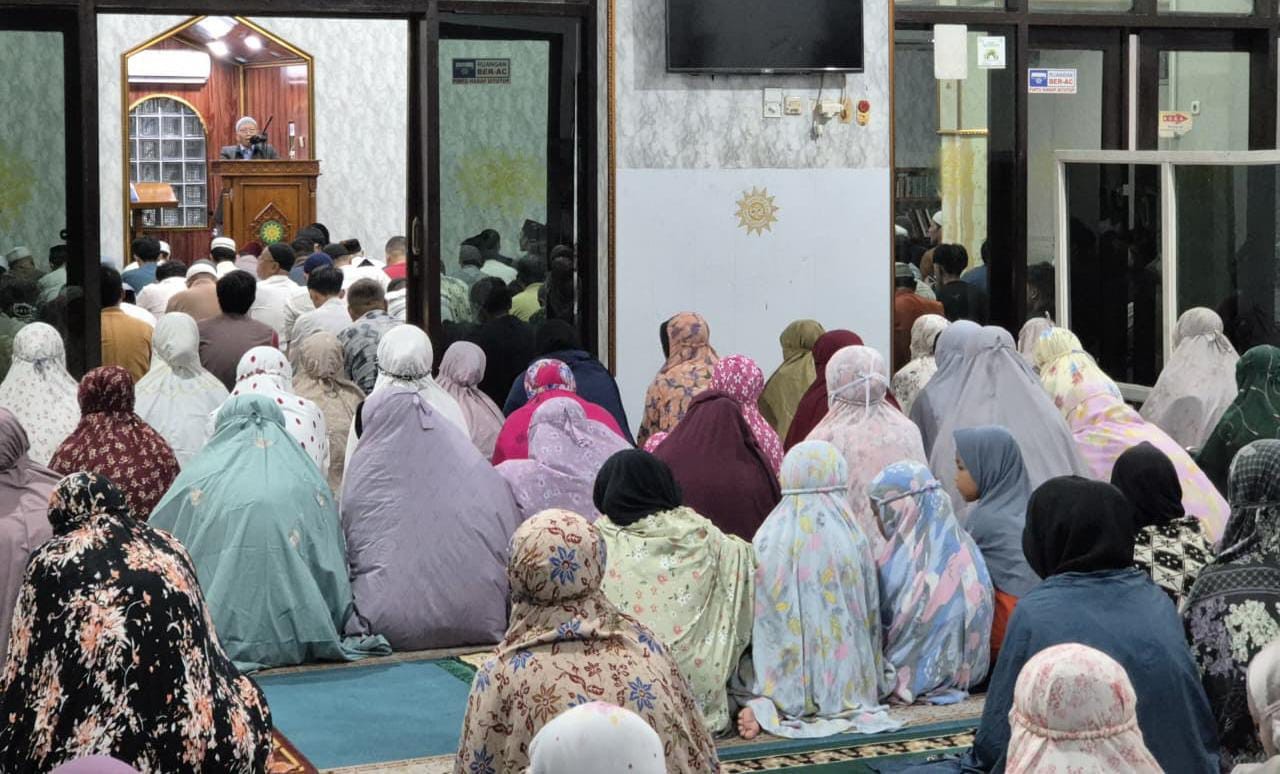 Jemaah Muhammadiyah di Jatim Mulai Tarawih Lebih Awal.
