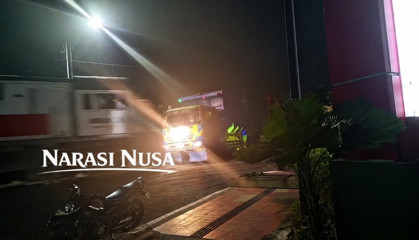 Truk Terobos Perlintasan, KA Commuter Line Dhoho Tabrak di Blitar