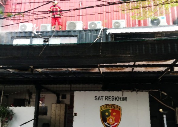 Ruang Arsip dan AC Outdoor Mapolres Tanjung Perak Terbakar, Polisi Pastikan Dokumen Aman